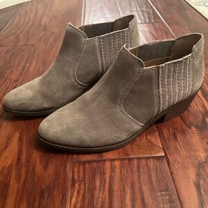 Lucky Brand tan slip on booties